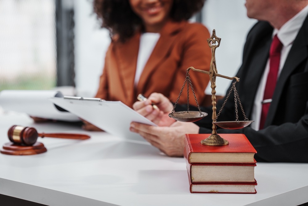 Law,Firm,Jobs,,Lawyer,Specialist,,Business,And,Bankruptcy,Lawyer,Discussing